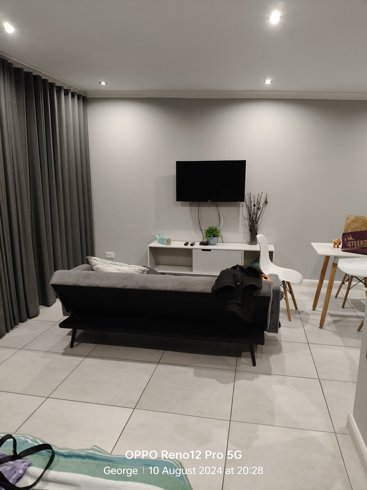 Room unit with kitchen, week-long stay